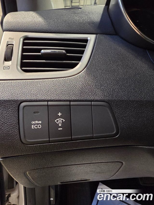 Hyundai AVANTE 2012 — photo 12