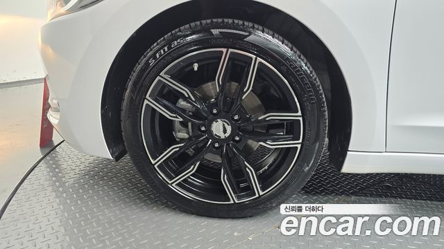 Hyundai AVANTE 2016 — photo 5