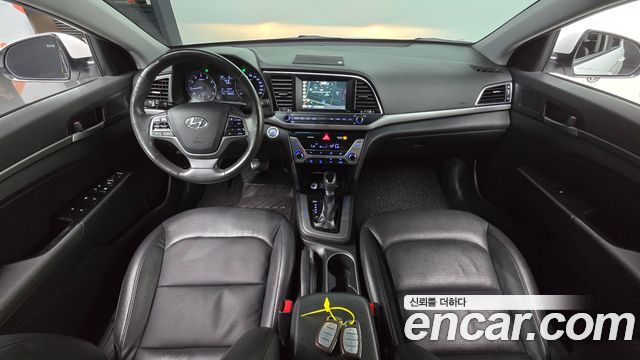 Hyundai AVANTE 2016 — photo 10