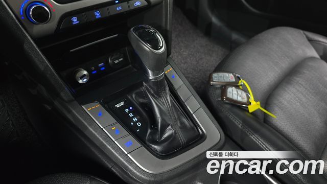Hyundai AVANTE 2016 — photo 12