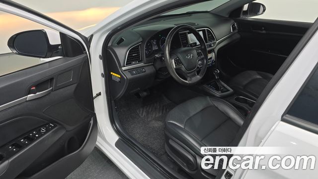 Hyundai AVANTE 2016 — photo 13
