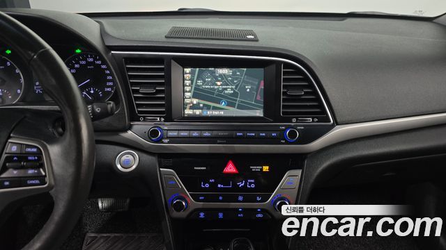 Hyundai AVANTE 2016 — photo 19