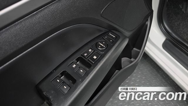 Hyundai AVANTE 2016 — photo 21