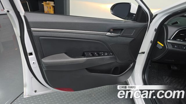 Hyundai AVANTE 2016 — photo 14