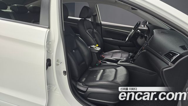 Hyundai AVANTE 2016 — photo 16