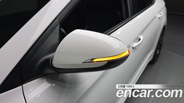Hyundai AVANTE 2016 — photo 30