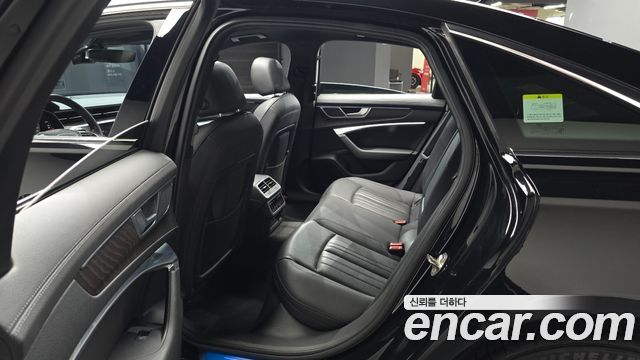 Audi A6 2022 — photo 17