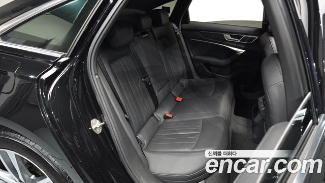 Audi A6 2022 — photo 18