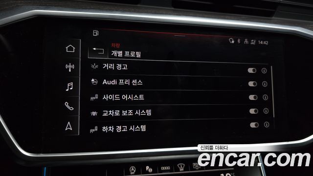Audi A6 2022 — photo 29