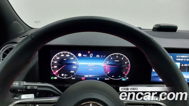 Mercedes-Benz GLA-Class 2026 — photo 8