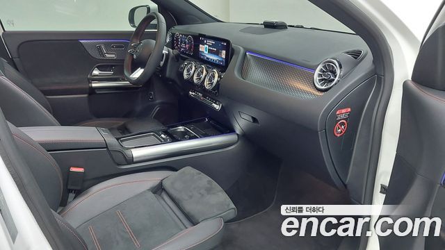 Mercedes-Benz GLA-Class 2026 — photo 13