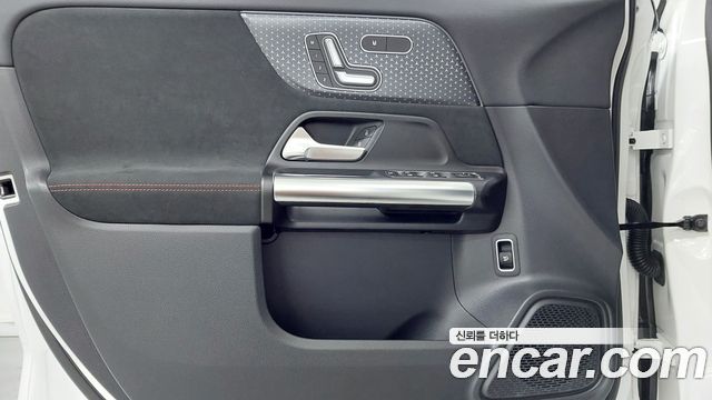 Mercedes-Benz GLA-Class 2026 — photo 15
