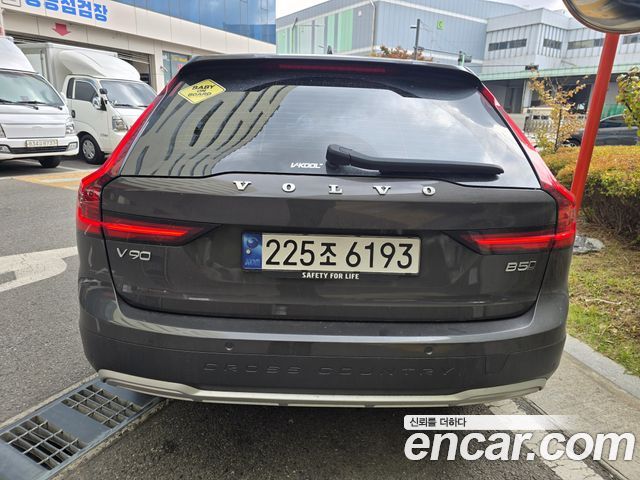 Volvo V90 2023 — photo 3
