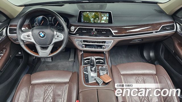 BMW 7-Series 2016 — photo 10