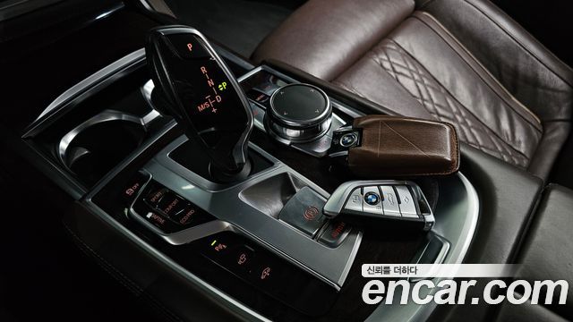 BMW 7-Series 2016 — photo 12