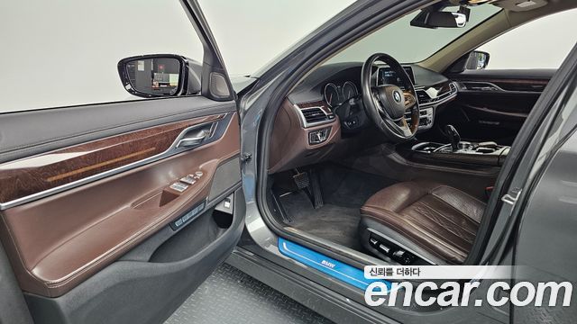 BMW 7-Series 2016 — photo 13