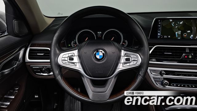 BMW 7-Series 2016 — photo 19