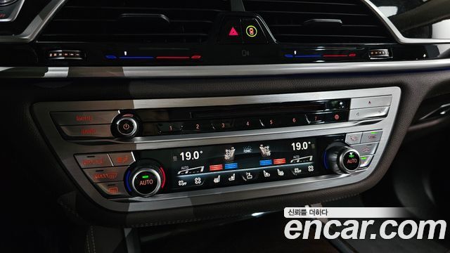 BMW 7-Series 2016 — photo 24
