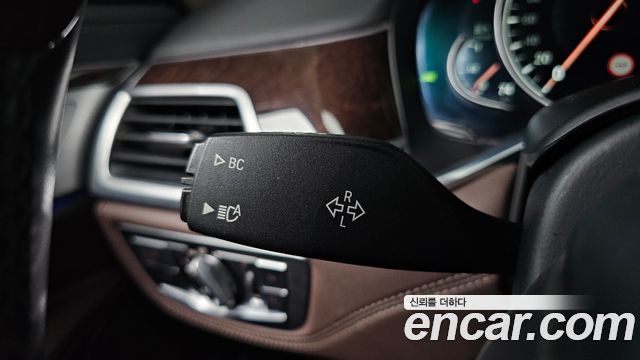 BMW 7-Series 2016 — photo 26