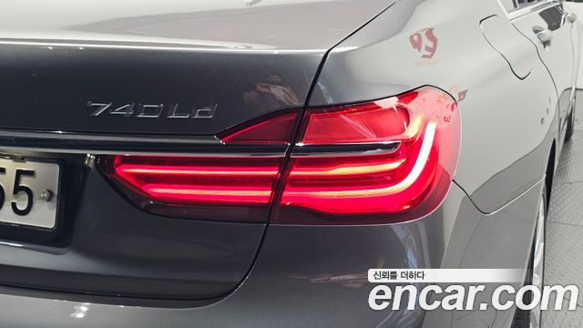BMW 7-Series 2016 — photo 9