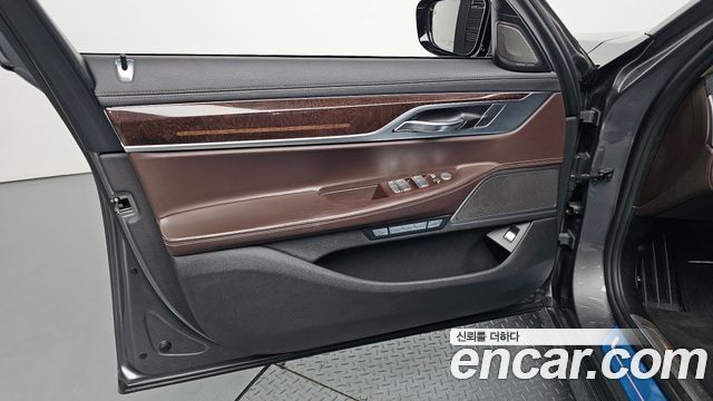 BMW 7-Series 2016 — photo 14