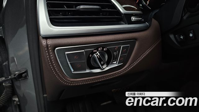 BMW 7-Series 2016 — photo 28
