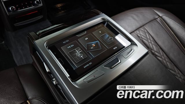 BMW 7-Series 2016 — photo 30