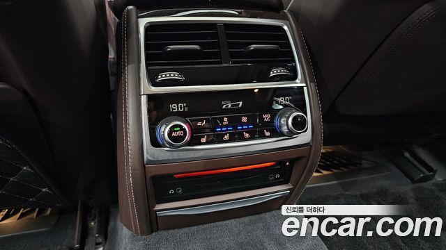 BMW 7-Series 2016 — photo 32