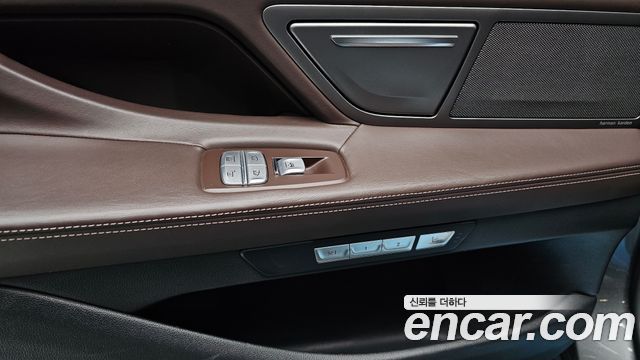 BMW 7-Series 2016 — photo 33