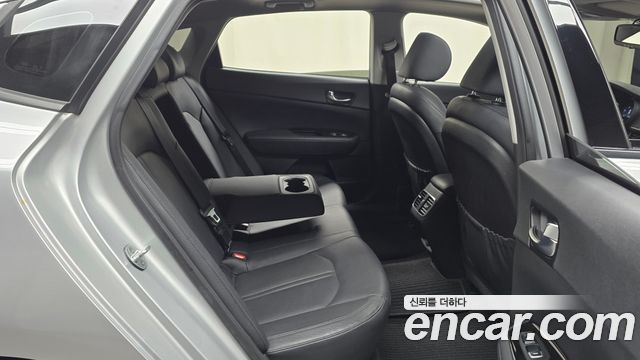 Kia K5 2016 — photo 17