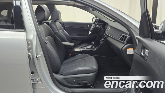 Kia K5 2016 — photo 16