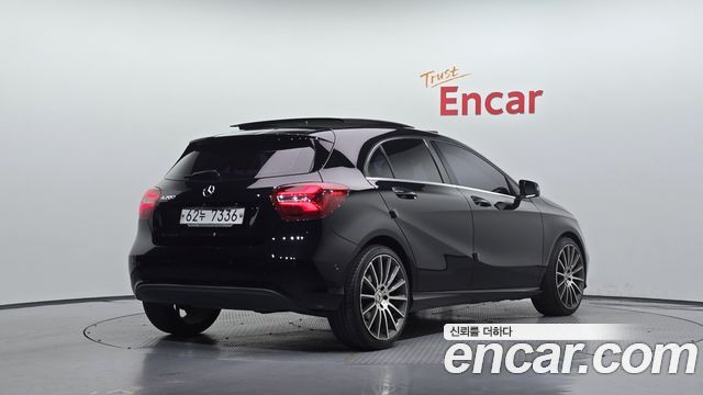 Mercedes-Benz A-Class 2017 — photo 2