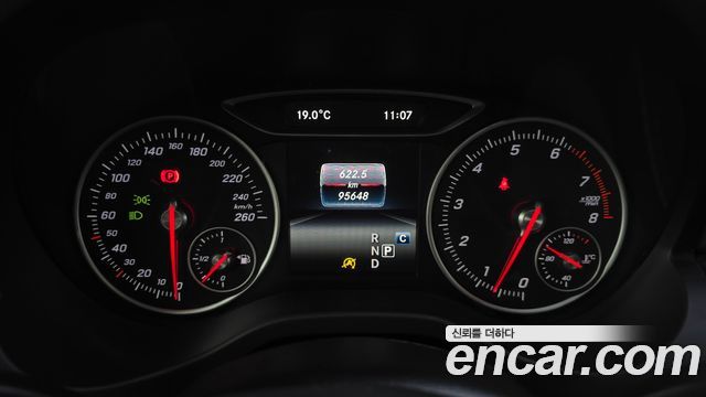 Mercedes-Benz A-Class 2017 — photo 8