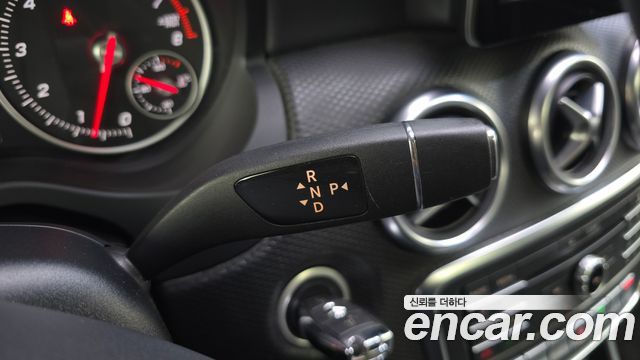 Mercedes-Benz A-Class 2017 — photo 9