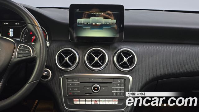 Mercedes-Benz A-Class 2017 — photo 15