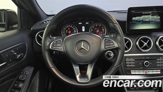 Mercedes-Benz A-Class 2017 — photo 16