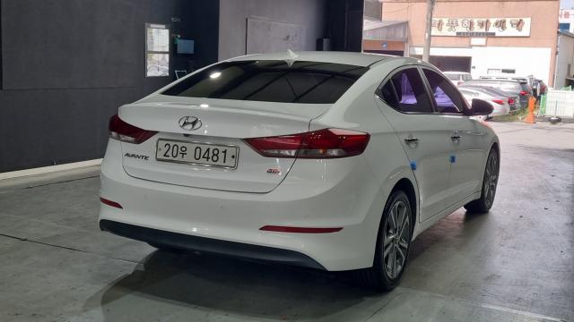 Hyundai AVANTE 2017 — photo 2