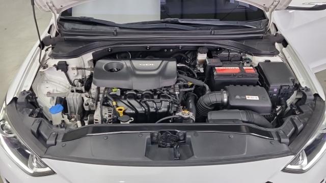 Hyundai AVANTE 2017 — photo 6