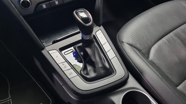 Hyundai AVANTE 2017 — photo 9