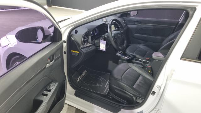 Hyundai AVANTE 2017 — photo 10