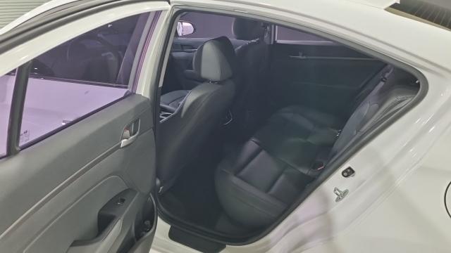 Hyundai AVANTE 2017 — photo 11