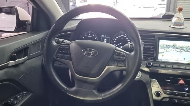 Hyundai AVANTE 2017 — photo 13