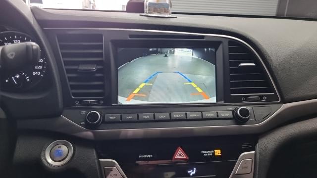 Hyundai AVANTE 2017 — photo 16