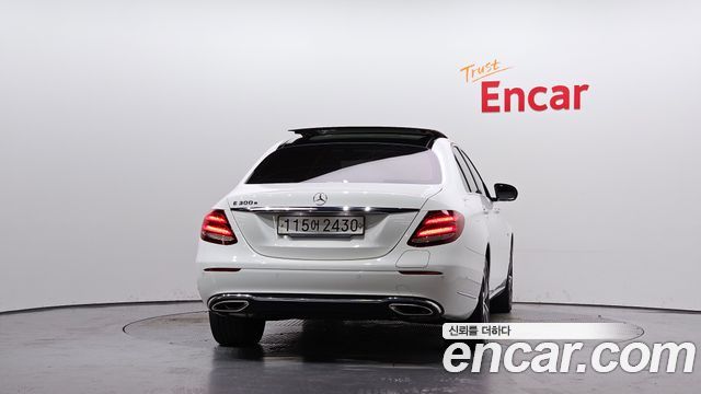 Mercedes-Benz E-Class 2019 — photo 4