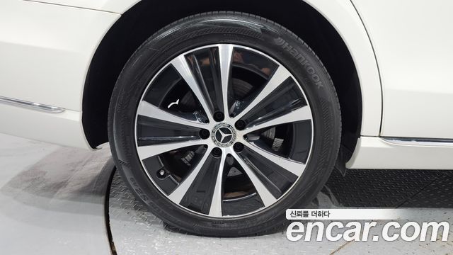 Mercedes-Benz E-Class 2019 — photo 5