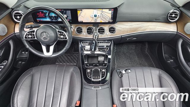 Mercedes-Benz E-Class 2019 — photo 10