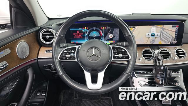 Mercedes-Benz E-Class 2019 — photo 19
