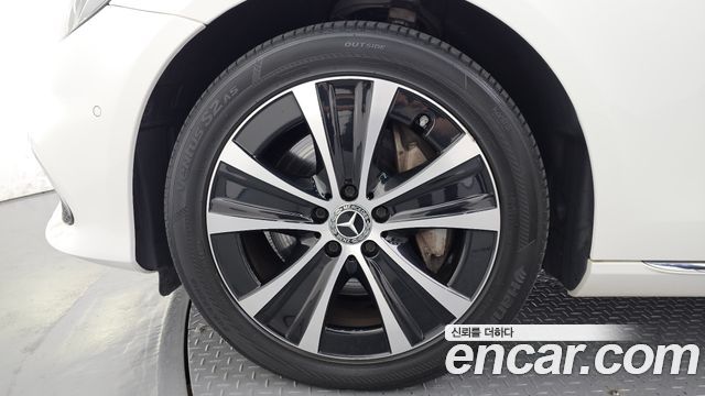 Mercedes-Benz E-Class 2019 — photo 7