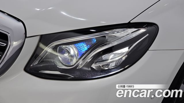 Mercedes-Benz E-Class 2019 — photo 8