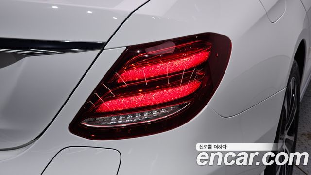 Mercedes-Benz E-Class 2019 — photo 9